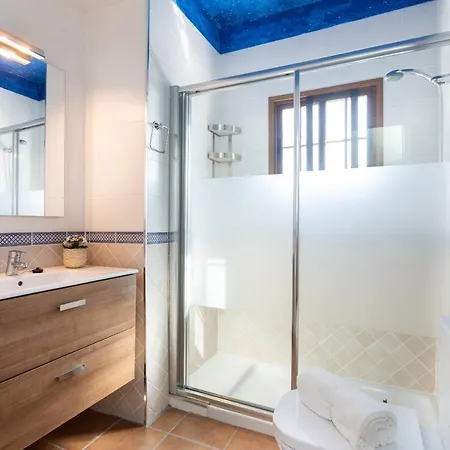 Casa Familiar Terraza Y Barbacoa By Lightbooking Сasa de vacaciones *